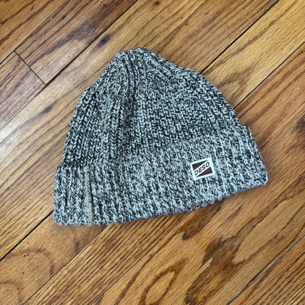 Deso Gray Knit Beanie